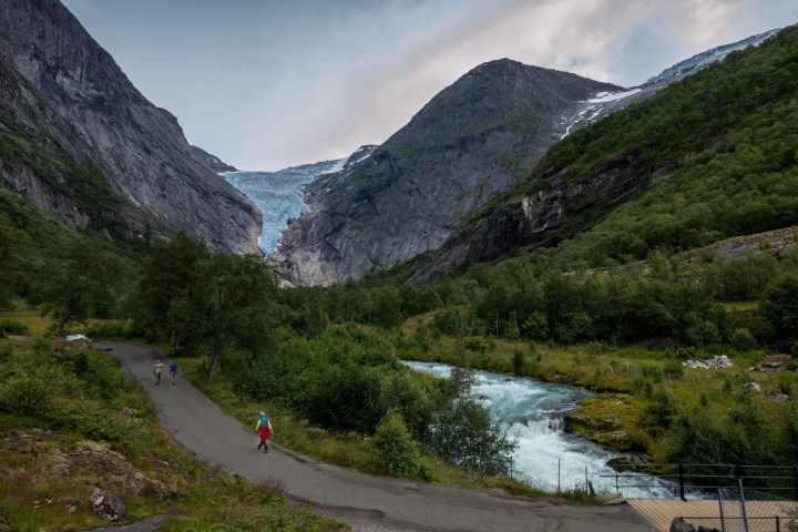 A path through the mountains